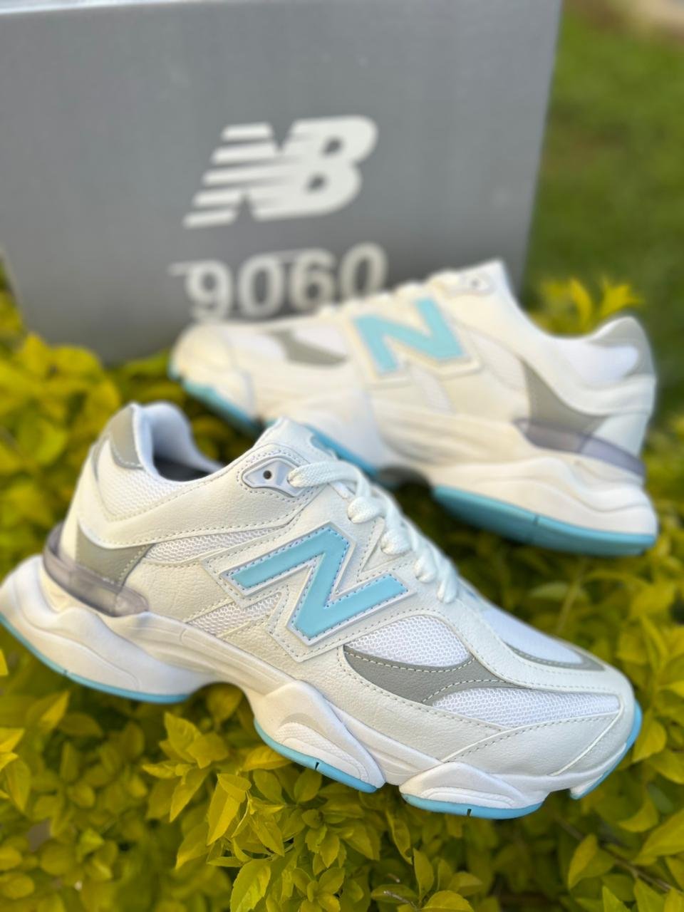 New Balance 9060 Blanca Celeste